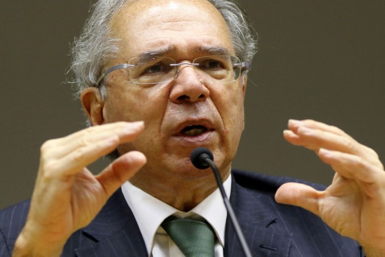 Dólar cai e bolsa reduz perdas após discurso de Guedes