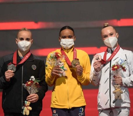 Rebeca Andrade fatura ouro e prata e faz história no Mundial de Ginástica