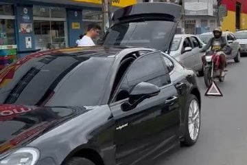 Parou o trânsito: Porsche fica sem gasolina em avenida de Ipatinga