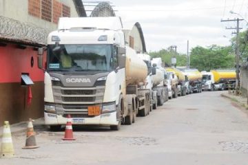 Greve à vista: cegonheiros e tanqueiros anunciam paralisação
