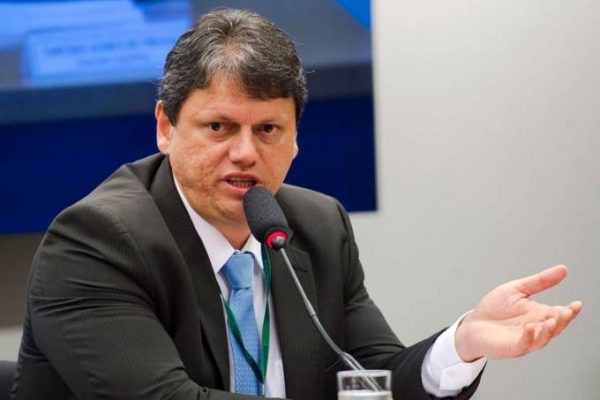 Auxílio-diesel de R$ 400 é incerto, diz ministro da Infraestrutura