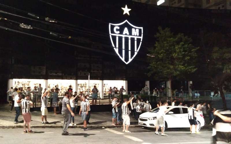 Festa antecipada: torcida do Galo faz buzinaço em BH por título brasileiro