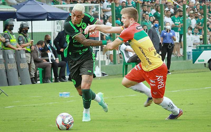 Goiás empata com Brusque e garante o vice-campeonato da Série B