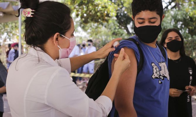País supera 350 milhões de vacinas contra Covid-19 distribuídas