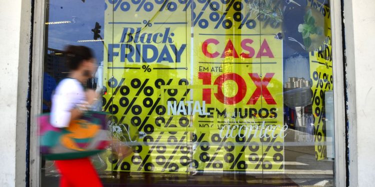 Confederação Nacional do Comércio estima crescimento de 1.1% a mais que ano anterior na Black Friday