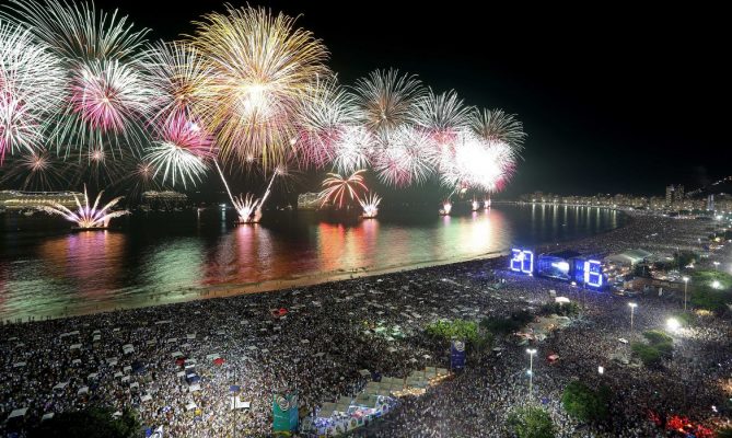 Prefeitura do Rio suspende festa de réveillon em Copacabana
