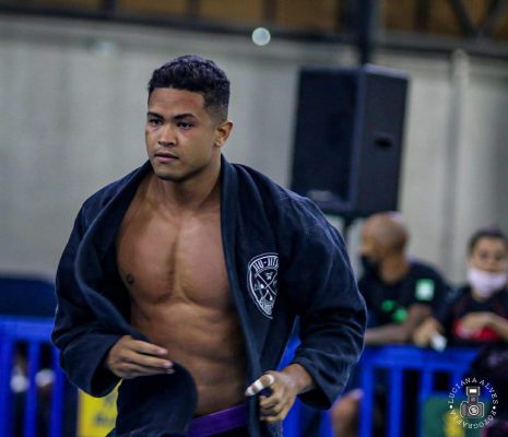 Em busca do título mundial de Jiu-Jitsu, monlevadense John Maycon embarca para Abu Dhabi