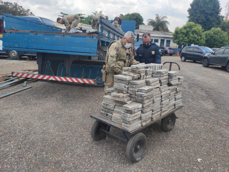 PRF apreende cerca de 430 kg de cocaína em operação na BR-381