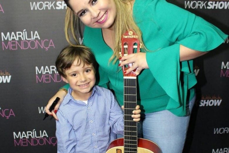 Fã de Marília Mendonça, itabirano Gabriel Caipira presta homenagem a cantora