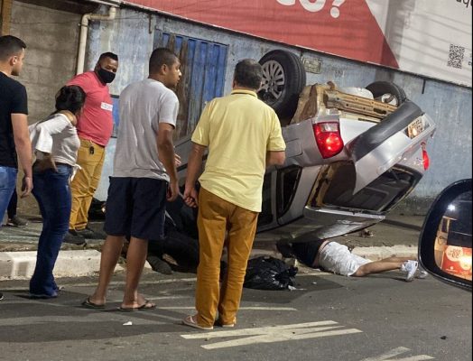 Mulher perde o controle do carro a capota veículo em Monlevade