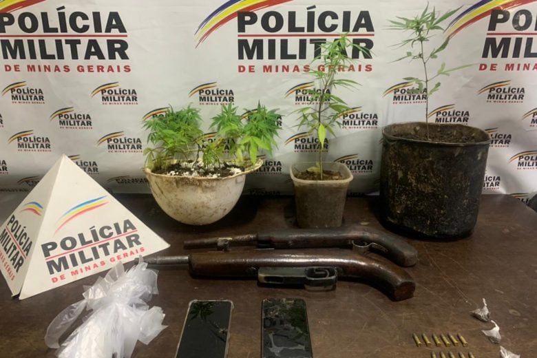 PM apreende armas e drogas durante operação em Santa Bárbara