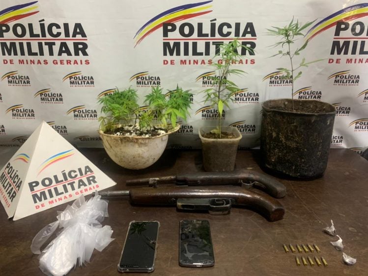 PM apreende armas e drogas durante operação em Santa Bárbara