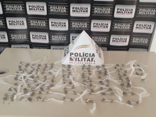 Esconde sacola com 147 buchas de maconha, é denunciado, e PM apreende a droga em Monlevade