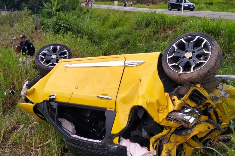 Motorista morre em capotamento na BR-267, em Juiz de Fora