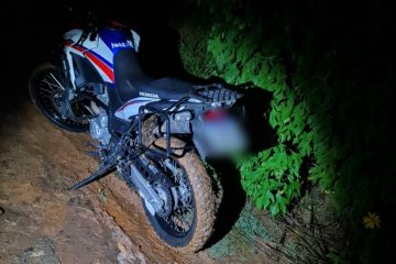 Homens roubam loja, vítimas reagem, um acaba preso e moto é recuperada em Monlevade