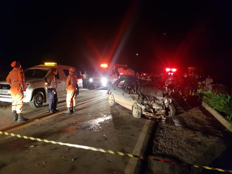 Acidente deixa uma pessoa morta e outras feridas na BR-381, em Naque