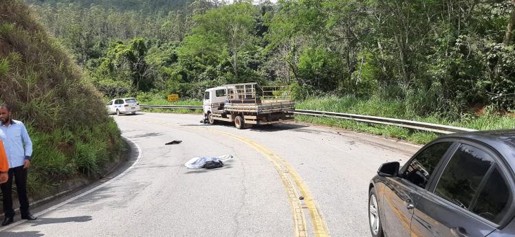 Batida de frente deixa dois mortos na estrada do Forninho