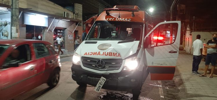 uma-mulher-ficou-ferida-e-foi-socorrida-em-outra-ambulancia