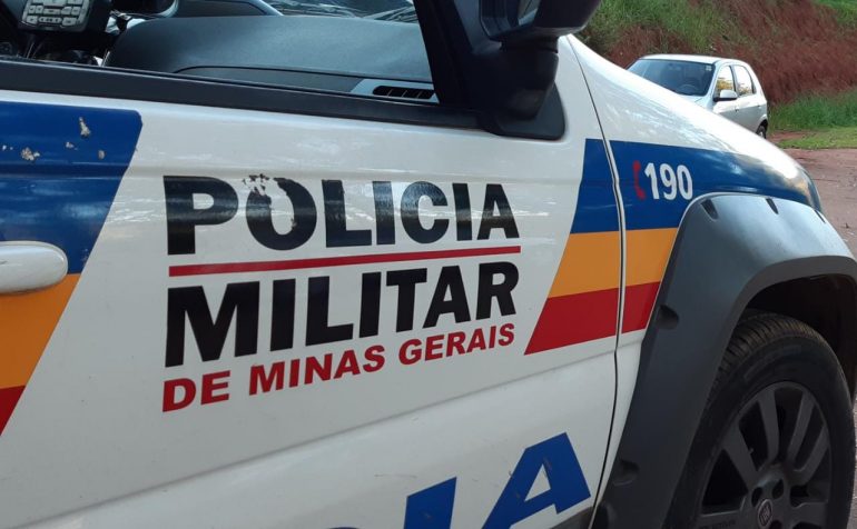Homem morre baleado após invadir casa de policial na Grande BH