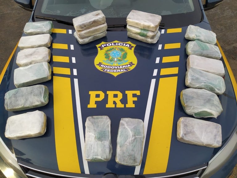 PRF apreende pasta base de cocaína durante operação na BR-262