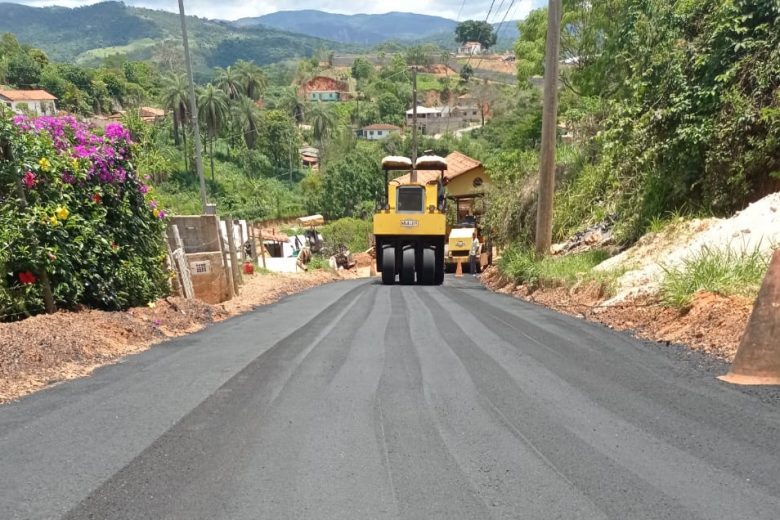 Ruas de Ipoema ganham asfalto e serão concluídas nos próximos dias