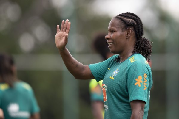 Formiga faz último jogo com a amarelinha