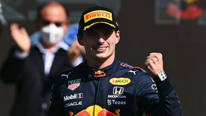 Livre de problemas estomacais, Verstappen lidera o 1º treino na Arábia Saudita