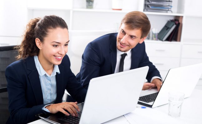 Procurando emprego? Belmont oferece vaga para auxiliar administrativo