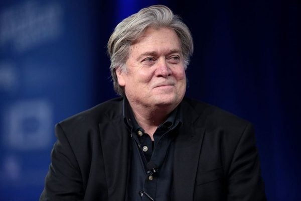 Steve Bannon, ex-conselheiro de Trump, se entrega ao FBI