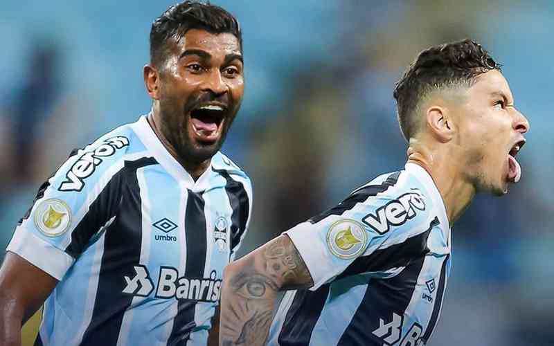 Ex-Cruzeiro faz gol do meio-campo, e Grêmio atropela o São Paulo