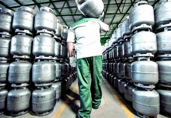 Petrobras: empresa anuncia vale gás de R$ 100 para 300 mil famílias