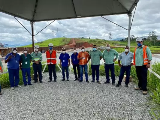 Comitiva do Sindicato Metabase visita obras na barragem do Pontal