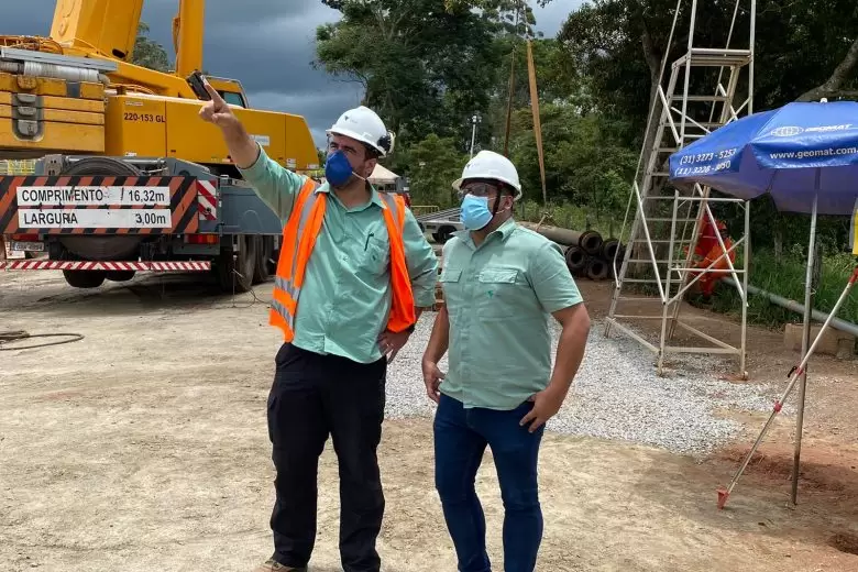 Comitiva do Sindicato Metabase visita obras na barragem do Pontal