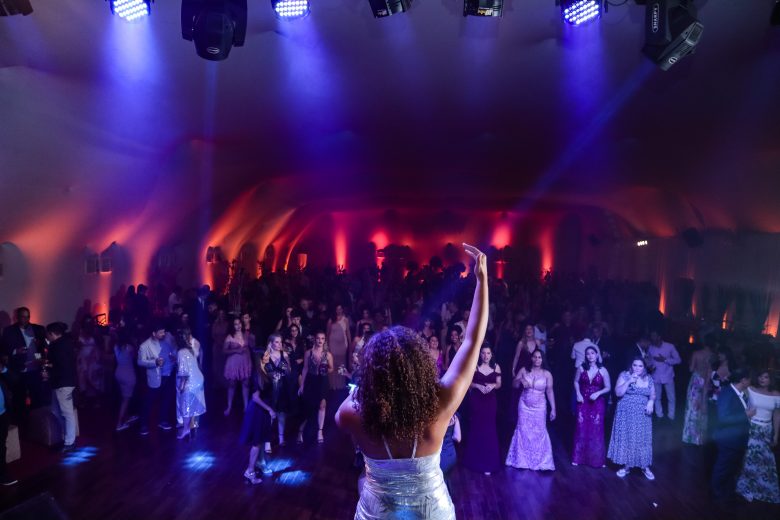 “Vejo a iluminação cênica como a alma do evento”, diz Jobb Saihdt