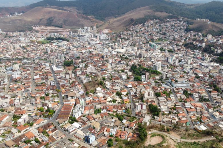 Municípios mineiros podem atrasar pagamento do 13º salário, afirma AMM