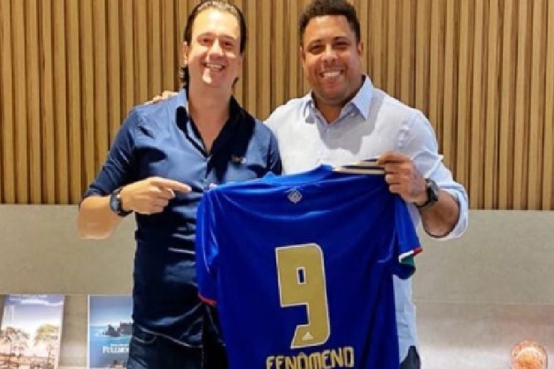 Ronaldo Fenômeno fecha acordo com diretoria e anuncia compra do Cruzeiro