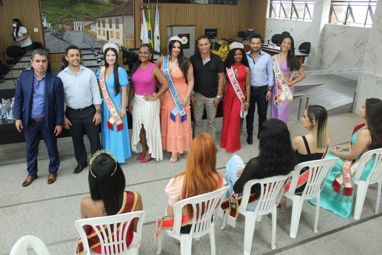 Misses Minas Gerais, Beleza Negra e Plus Size recebem faixas na Câmara de Itabira