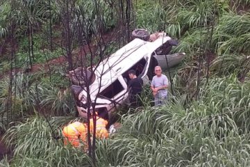 Acidente mobiliza helicóptero dos bombeiros na BR-381, em Caeté