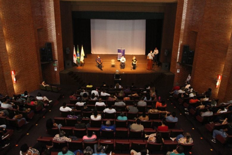 Laço Branco: campanha convoca homens para o enfrentamento à violência contra as mulheres