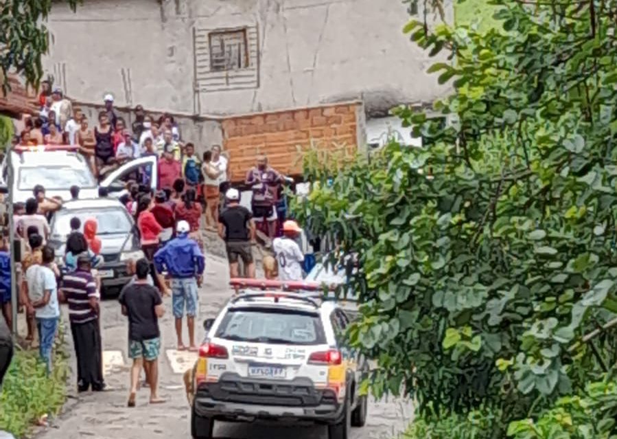 Homem enciumado mata a mulher com golpes de faca em Minas