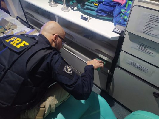 prf-apreende-quase-45-kg-de-pasta-base-de-cocaina-em-ambulancia-na-br-262