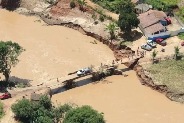 Bahia estima em R$ 2 bilhões custo para reconstruir casas e estradas