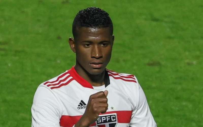 Grêmio acerta com Orejuela, e São Paulo tenta rescisão com Bruno Alves
