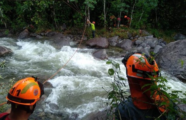 Três pessoas morrem após enxurrada causada por cabeça d'água