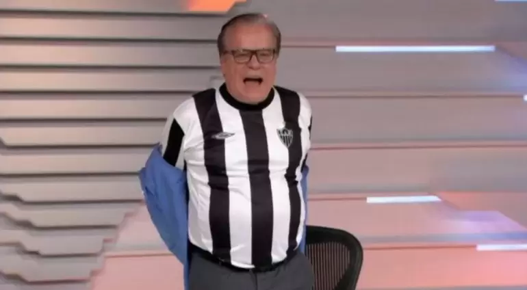 “Aqui é Galo”: Chico Pinheiro tira o paletó ao vivo para mostrar camisa do Atlético