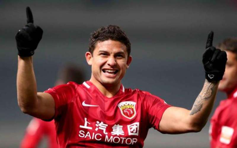 Na mira do Palmeiras, atacante Elkeson rescinde com Guangzhou FC