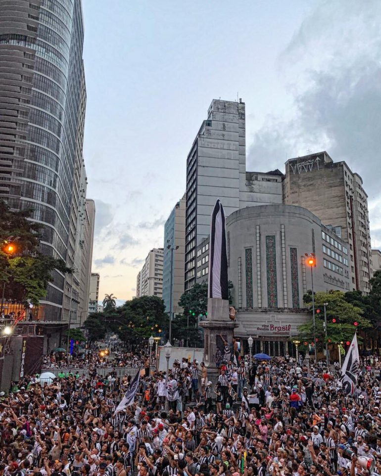 Festa do título em BH teve casos de mal súbito e brigas entre torcedores