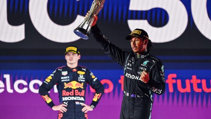 Hamilton ganha prova maluca e vai à etapa final empatado com Verstappen