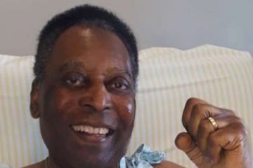 Pelé realiza última sessão de quimioterapia de 2021 e tranquiliza fãs