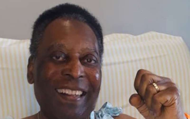 Pelé realiza última sessão de quimioterapia de 2021 e tranquiliza fãs